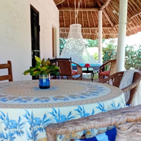 Les Datchi Cottages Diani Beach Exterior foto