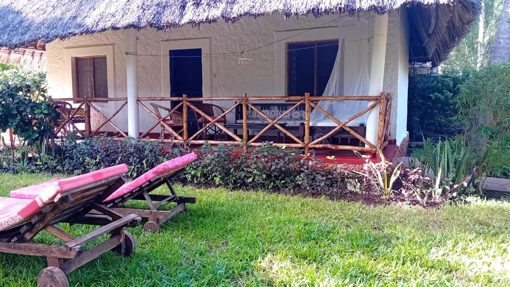 Les Datchi Cottages Diani Beach Exterior foto
